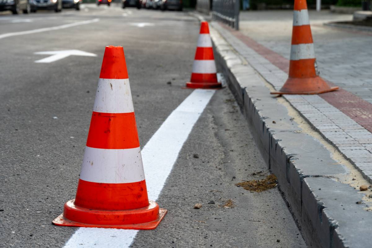 Quel cône choisir pour sécuriser efficacement votre chantier ?